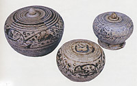 Sisatchanalai covered boxes. Boxes ranged from 10-18cm in diameter and 6-12cm in height. 