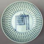 Dehua plate with om on medallion and cavetto, diameter 19cm